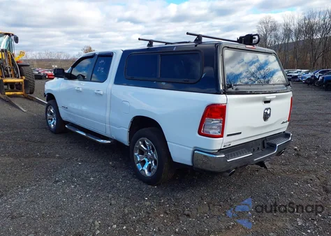 2021 Ram 1500 Big Horn 4X4 6'4 Box z USA, uszkodzony, nr VIN 1C6SRFBTXMN677579